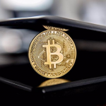 Обвал курсу Bitcoin до $36 000 спровокував ліквідацію замовлень на $400 млн.