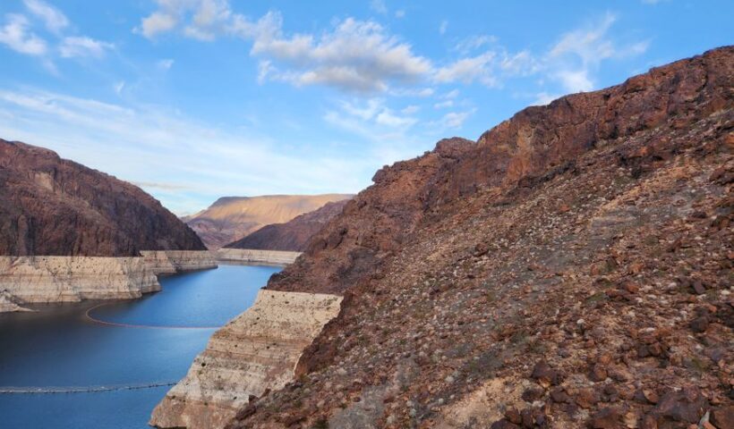 Логотип United States Water Reserve (USWR) криптовалюти