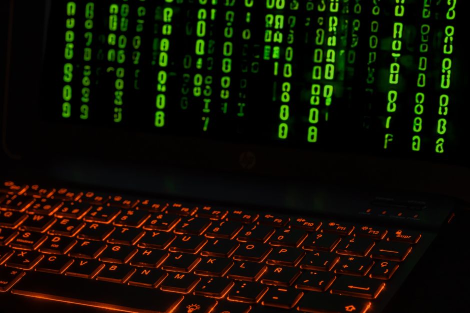 Ілюстрація штучного інтелекту та кібербезпеки у сфері криптовалют