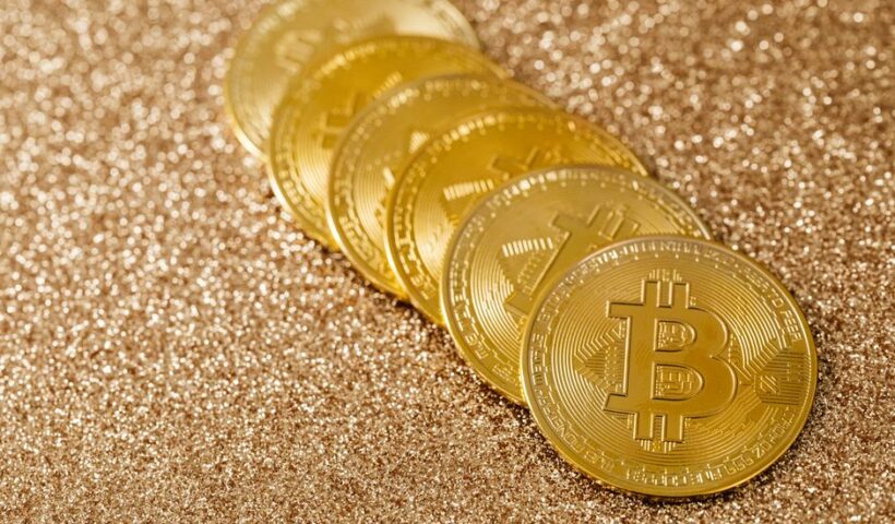 Графік падіння Bitcoin і золота на фінансових ринках