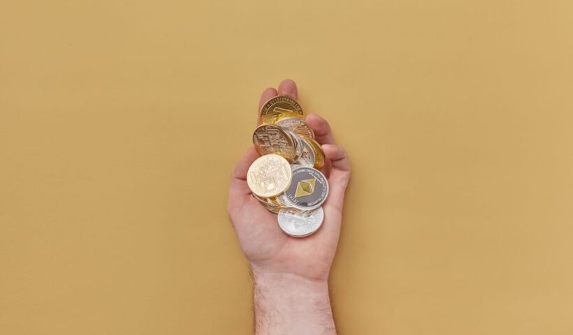 Ілюстрація безпеки криптогаманця Cardano з логотипом SecondFi