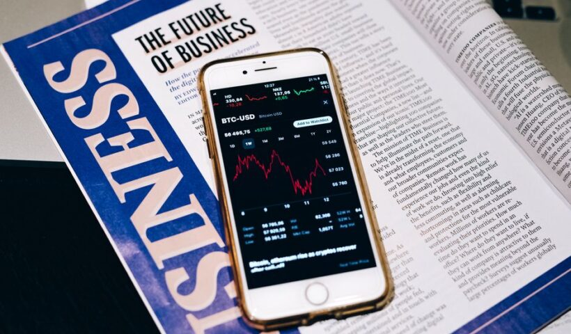 Логотип Sahara AI та символ криптовалюти SAHARA