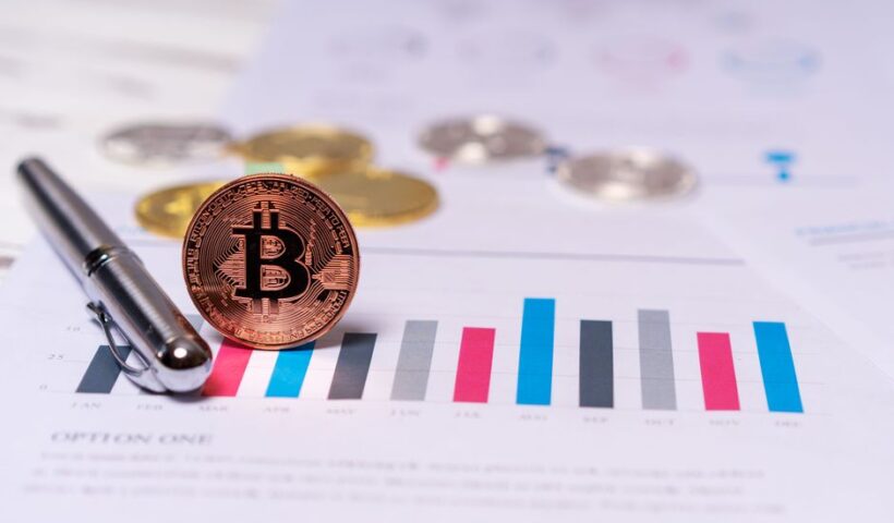 Графік біткоїна з позначеним рівнем підтримки на фоні інфляційних даних США
