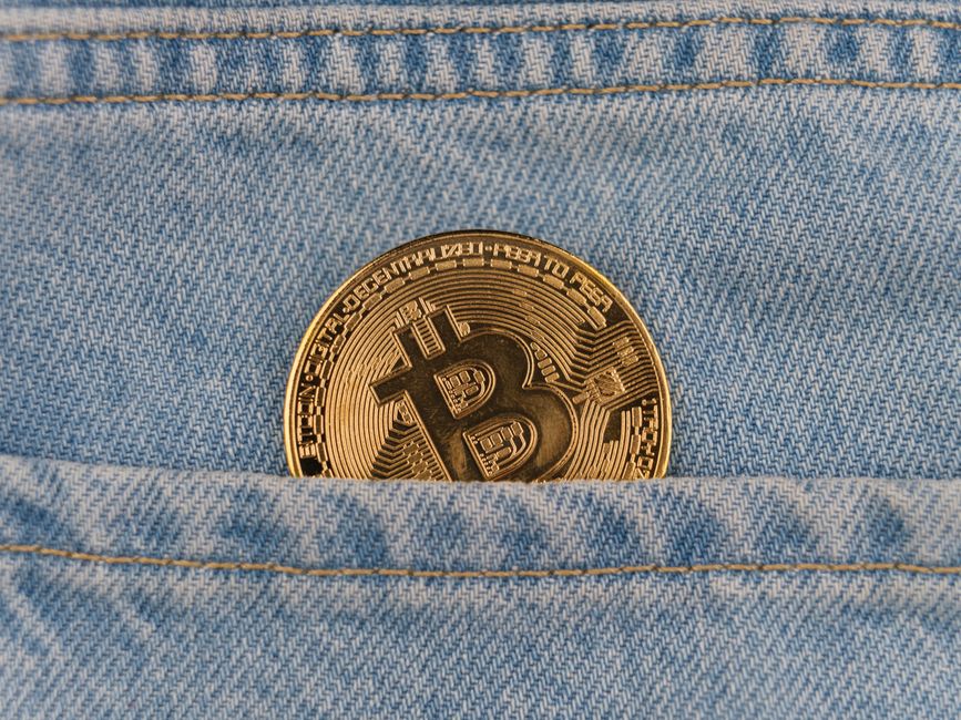 Графік зростання ціни Bitcoin на фоні нафтової кризи та конфлікту на Близькому Сході