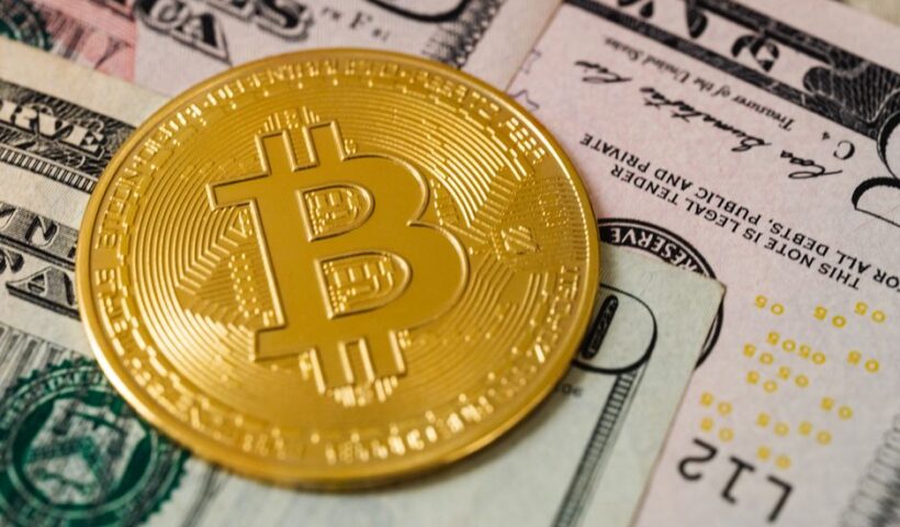 Логотипи Circle та Open USD на фоні графіку крипторинку