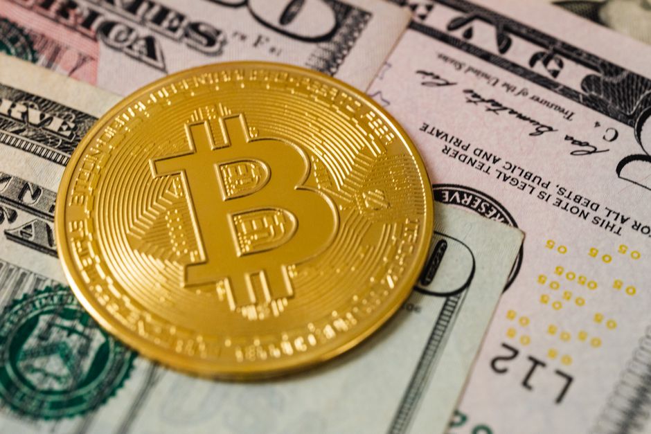 Логотипи Circle та Open USD на фоні графіку крипторинку