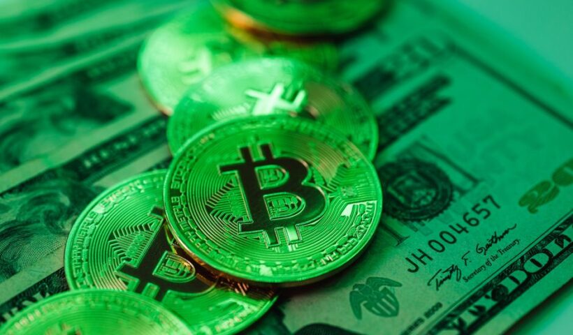 Логотип Bitcoin Policy Institute на фоні американського прапора