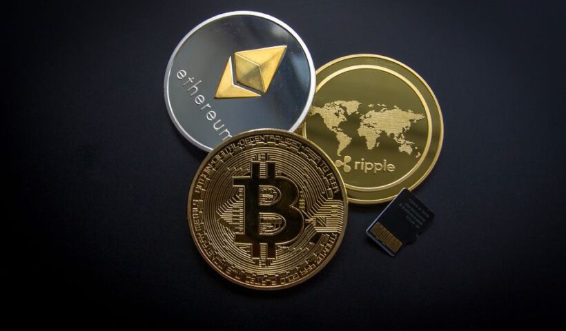 Логотип криптовалюти Storj на фоні блокчейн-технологій