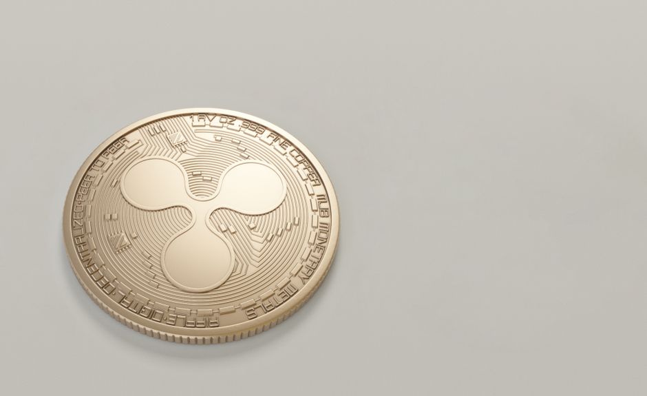 Логотип Ripple на фоні карти Південної Кореї та криптовалютних символів
