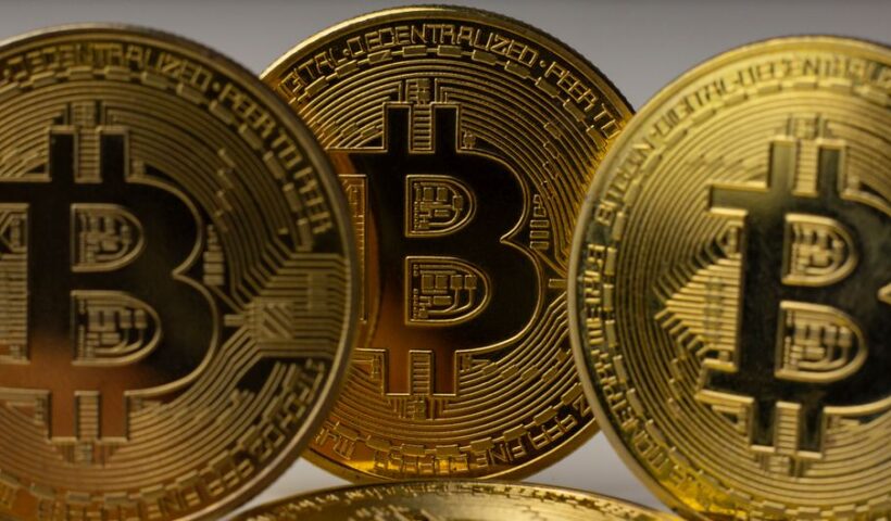 Ілюстрація майнінгу Bitcoin з нагородою