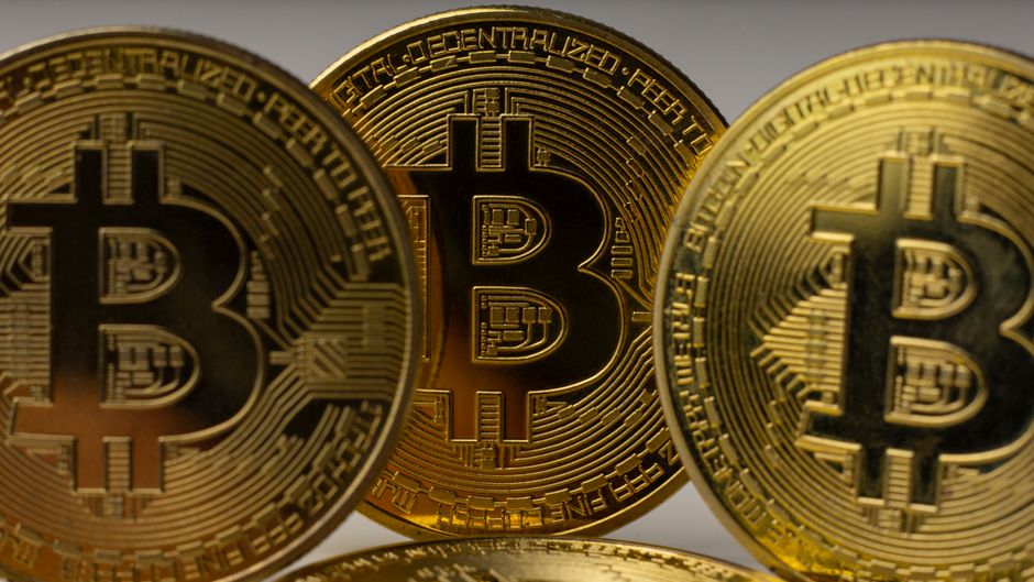 Ілюстрація майнінгу Bitcoin з нагородою