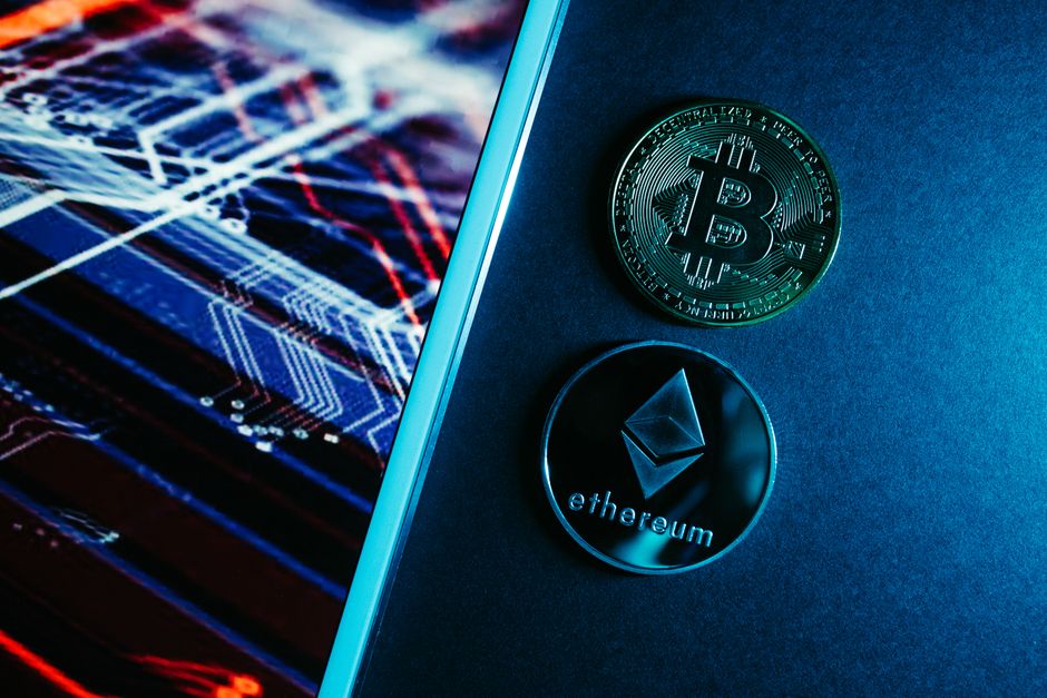 Логотип Illuvium та ілюстрація метавсесвіту