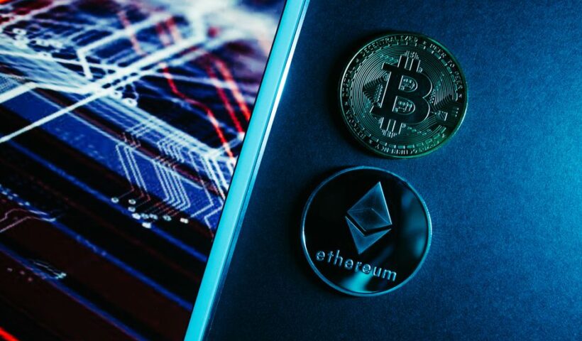 Логотип криптовалюти Wiki Cat на фоні Binance Smart Chain
