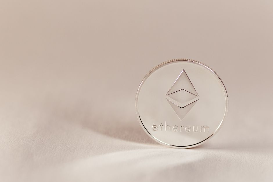 Графічне зображення Ethereum з елементами квантової безпеки та штучного інтелекту