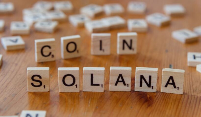 Ілюстрація безпеки блокчейну Solana з елементами штучного інтелекту
