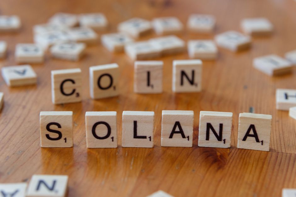 Ілюстрація безпеки блокчейну Solana з елементами штучного інтелекту