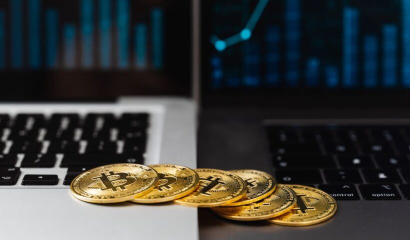 Графік зростання Bitcoin на фоні падіння акцій SK Hynix