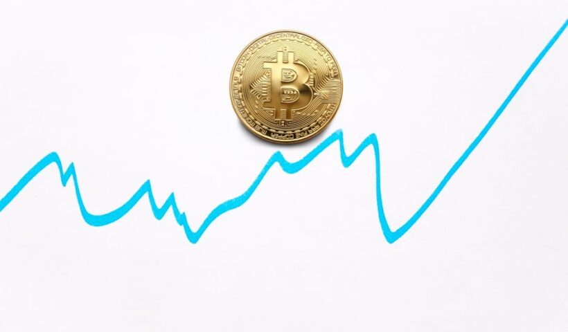 Графік біткоїна на фоні логотипу Федеральної резервної системи США