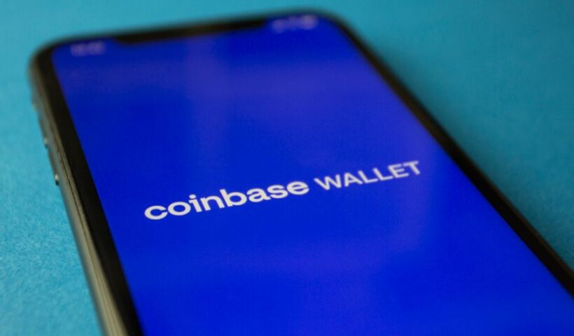 Графік зниження обсягів торгів на криптобіржі Coinbase